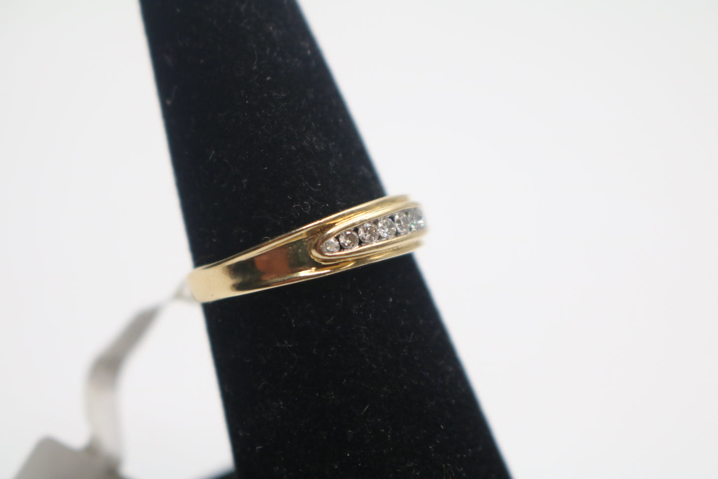 10K White Gold Round Brilliant Diamond Channel Band (Size 7 3/4)
