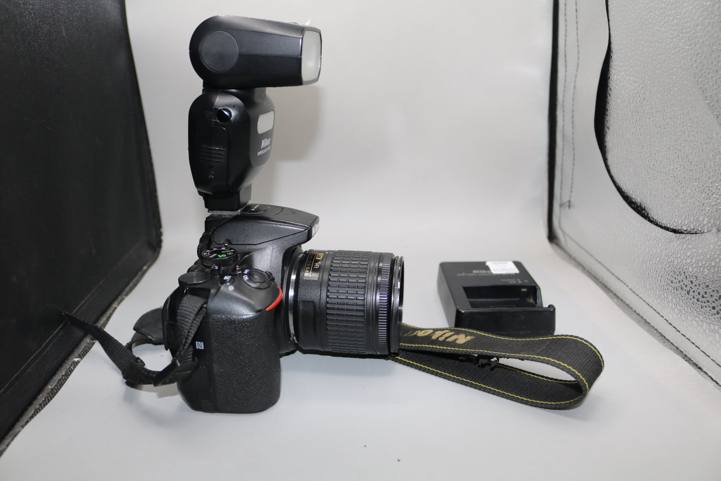 Nikon D5600 N1538 Digital Camera with Nikon 18-55mm Lens and SB-500 Flash