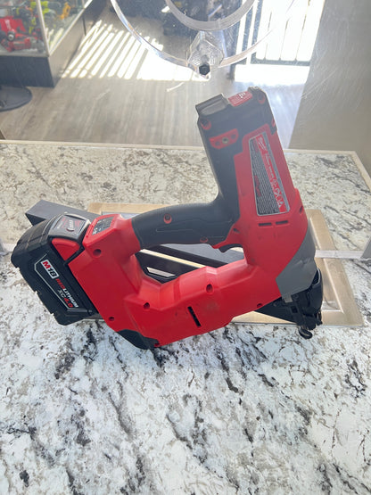 Milwaukee 2743-20 15ga Finish Nailer with Battery