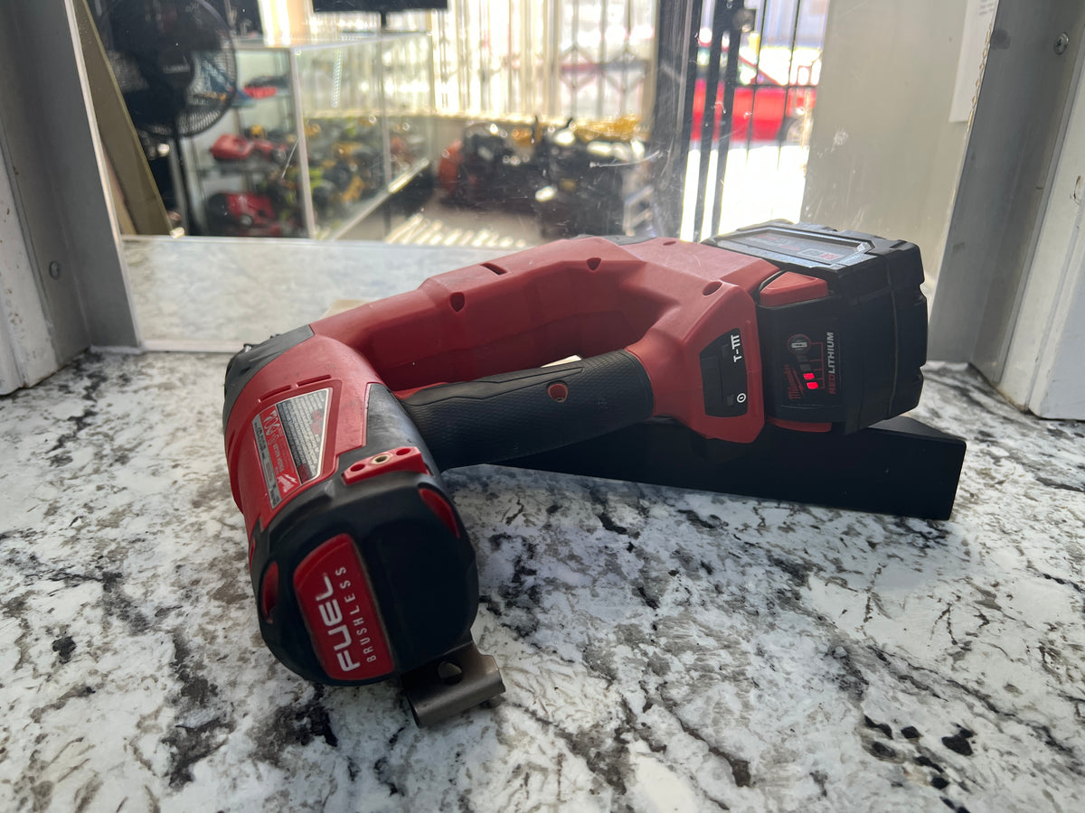 Milwaukee 2743-20 15ga Finish Nailer with Battery