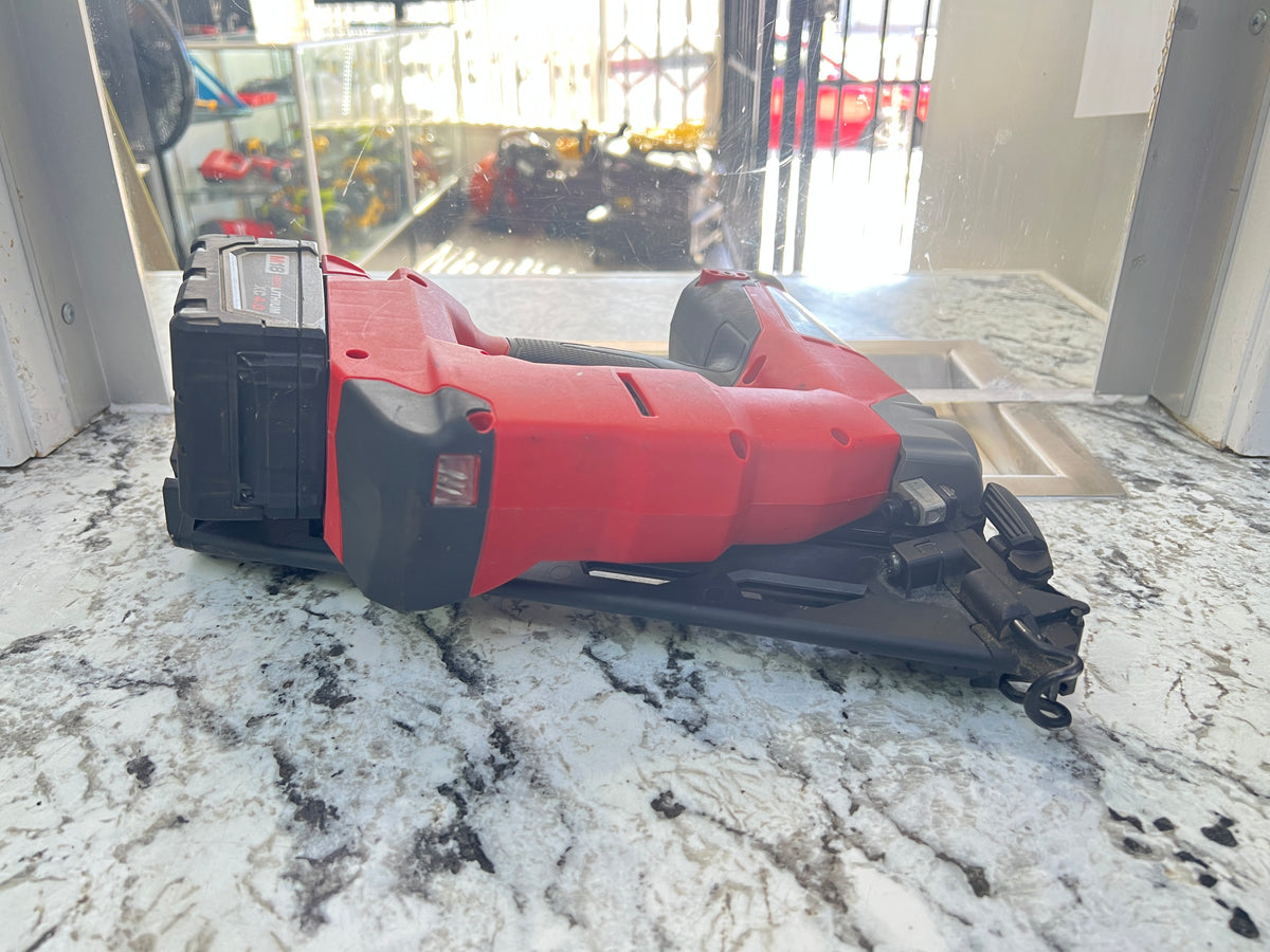 Milwaukee 2743-20 15ga Finish Nailer with Battery