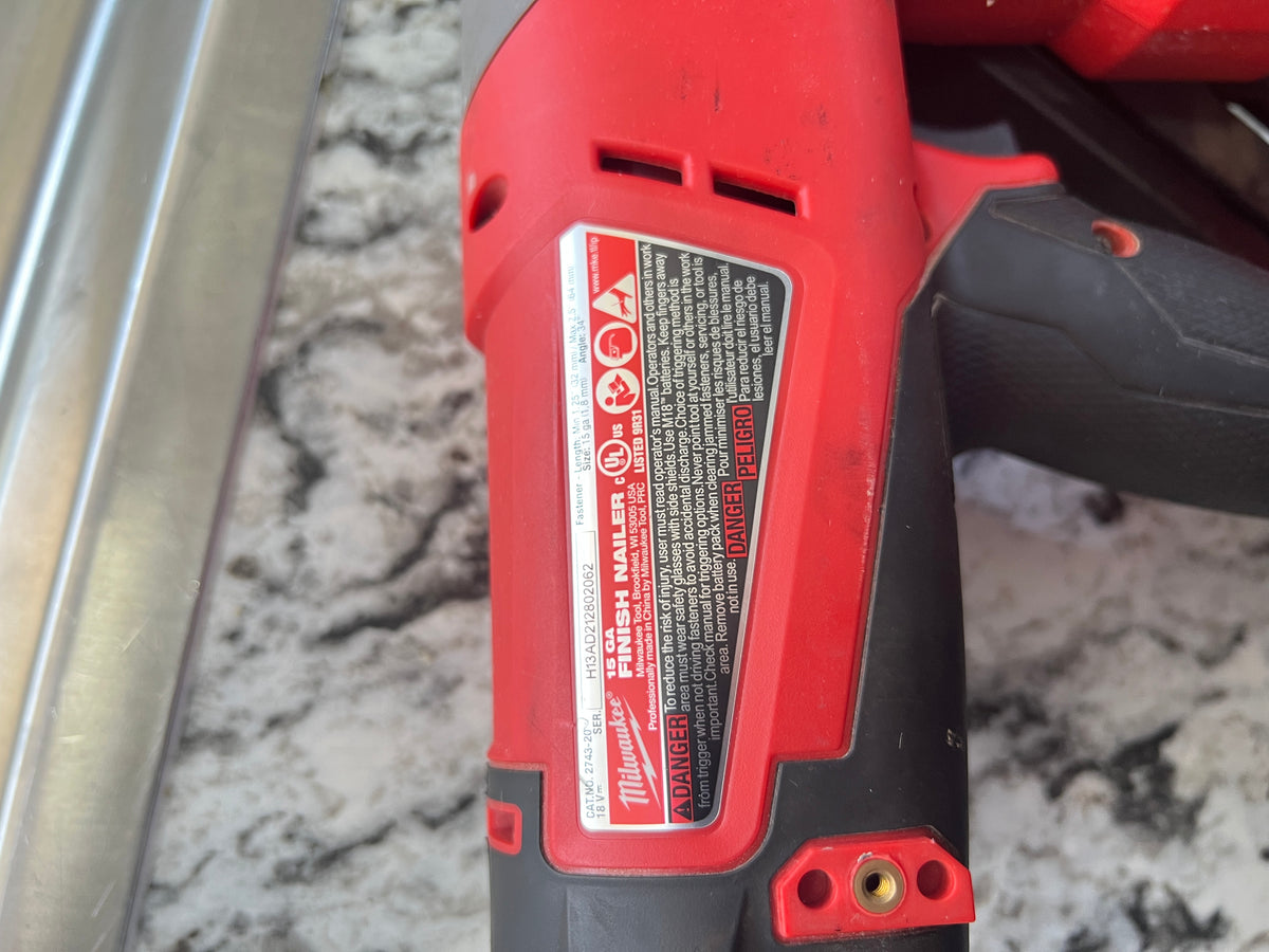 Milwaukee 2743-20 15ga Finish Nailer with Battery