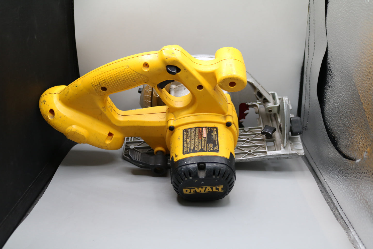 18V Cordless Circular Saw DC390 (No Shipping)