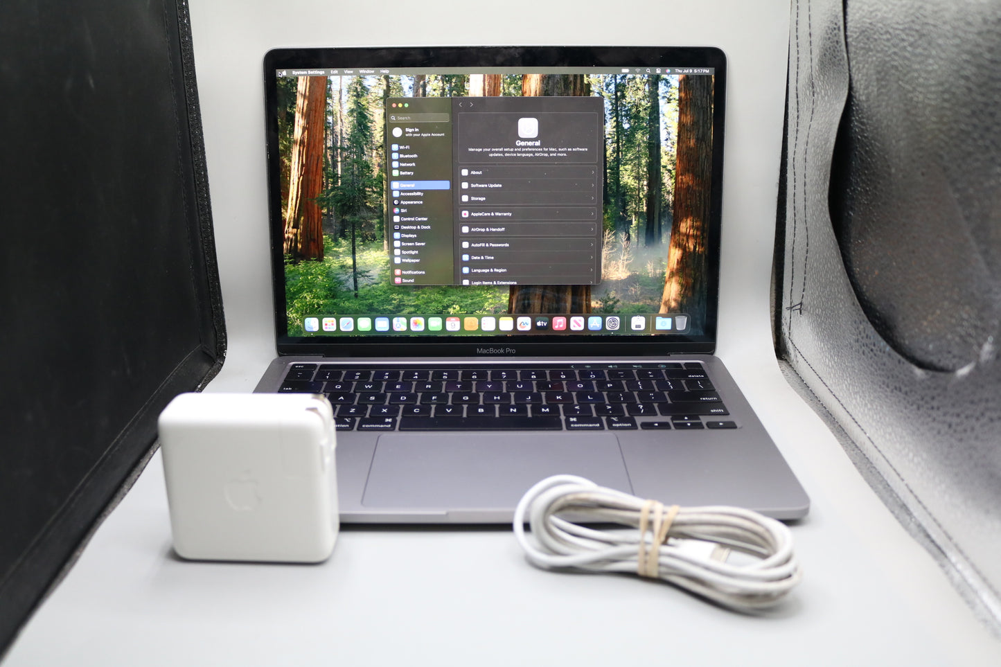 2020 Apple A2889 MacBook Pro (256GB, 8 GB RAM, Intel Core i5, Mac OS 15.7.3) (Please Read)