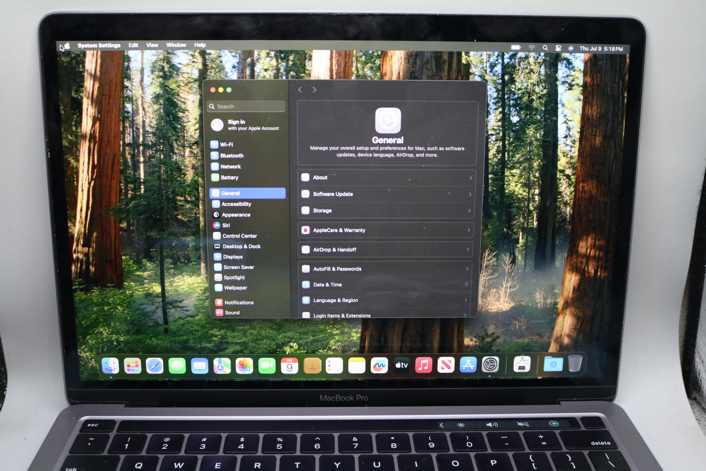 2020 Apple A2889 MacBook Pro (256GB, 8 GB RAM, Intel Core i5, Mac OS 15.7.3) (Please Read)