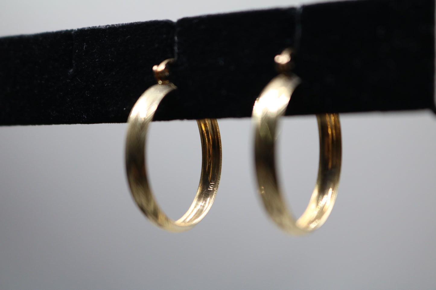 14k Yellow Gold Hoop Earring