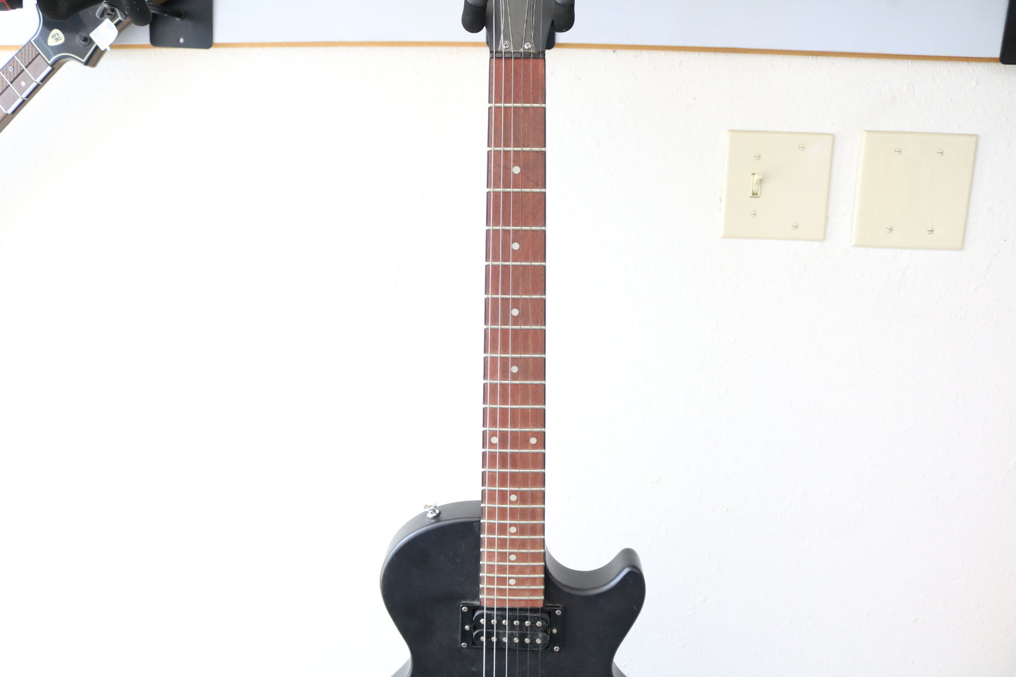 Epiphone Les Paul Special 6-String Guitar (No Shipping)