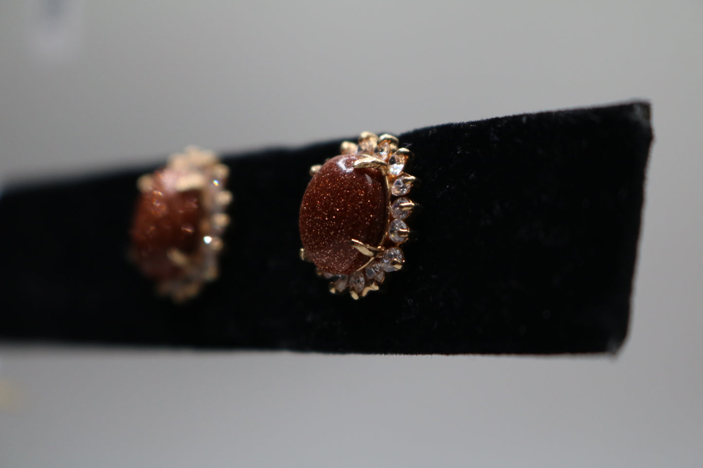 14k Yellow Gold Oval Brown Sunstone Earring