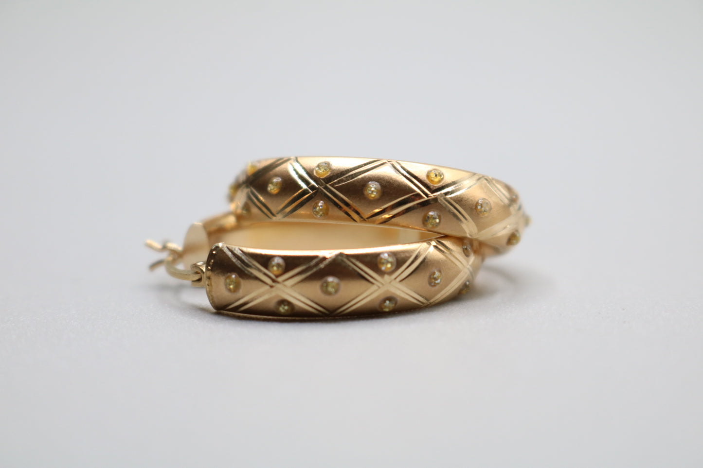14k Yellow Gold Crisscross Style Hoop Earring