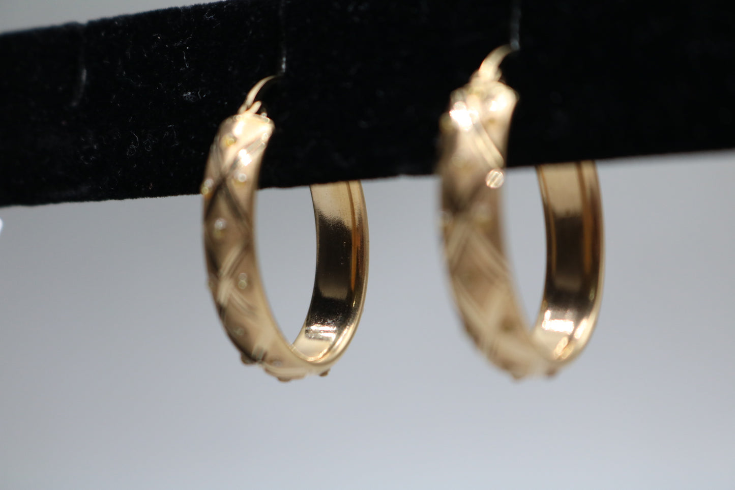 14k Yellow Gold Crisscross Style Hoop Earring