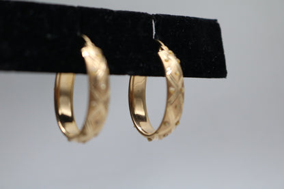 14k Yellow Gold Crisscross Style Hoop Earring
