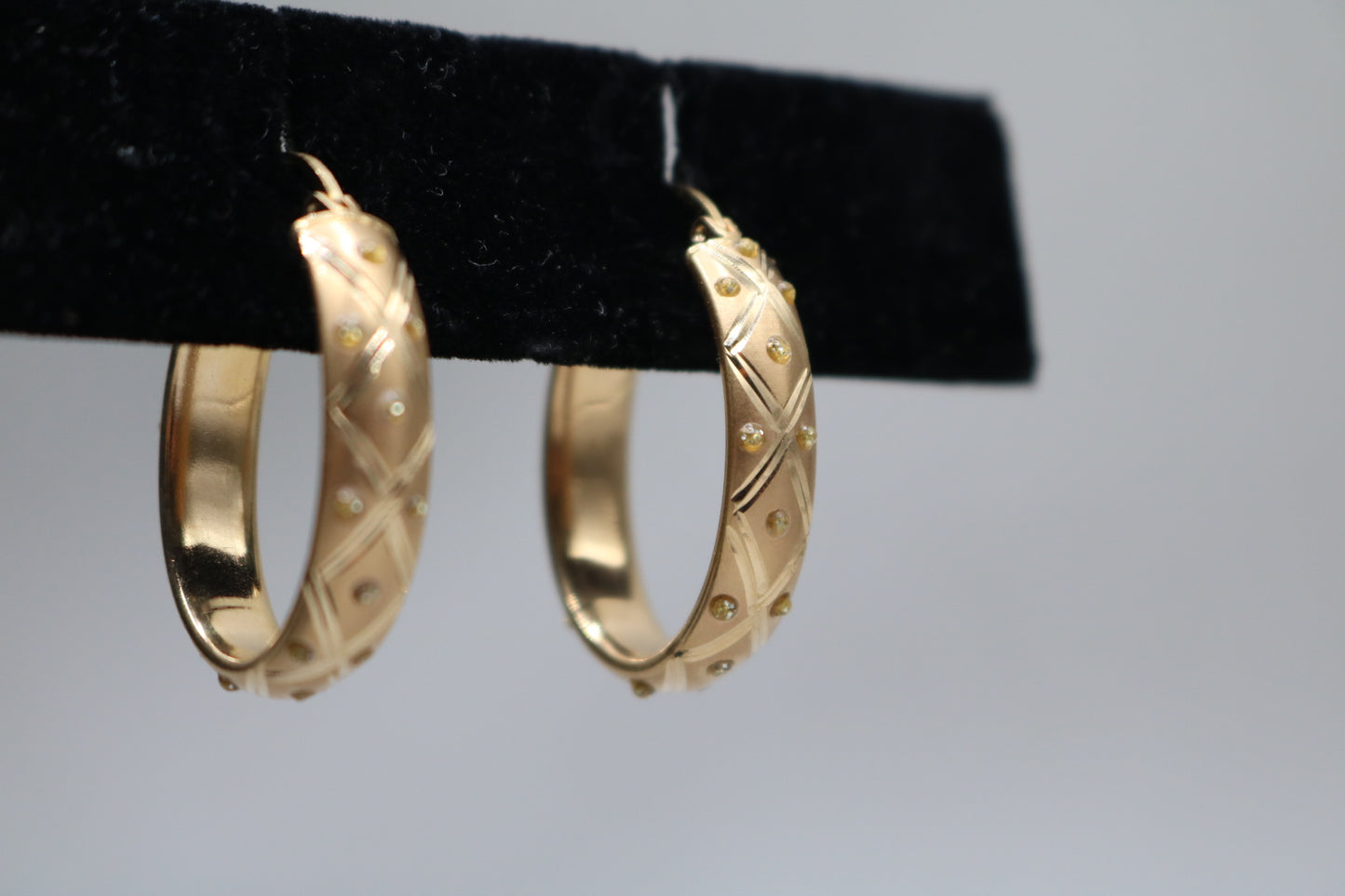 14k Yellow Gold Crisscross Style Hoop Earring