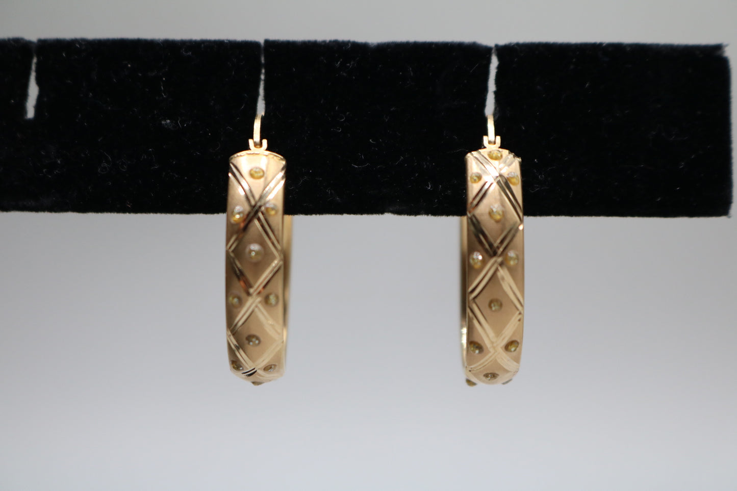 14k Yellow Gold Crisscross Style Hoop Earring