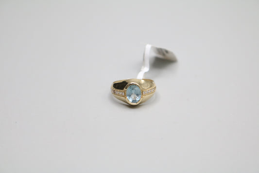 14K Yellow Gold Ring with Blue Stone and Clear Stones (Size 6)