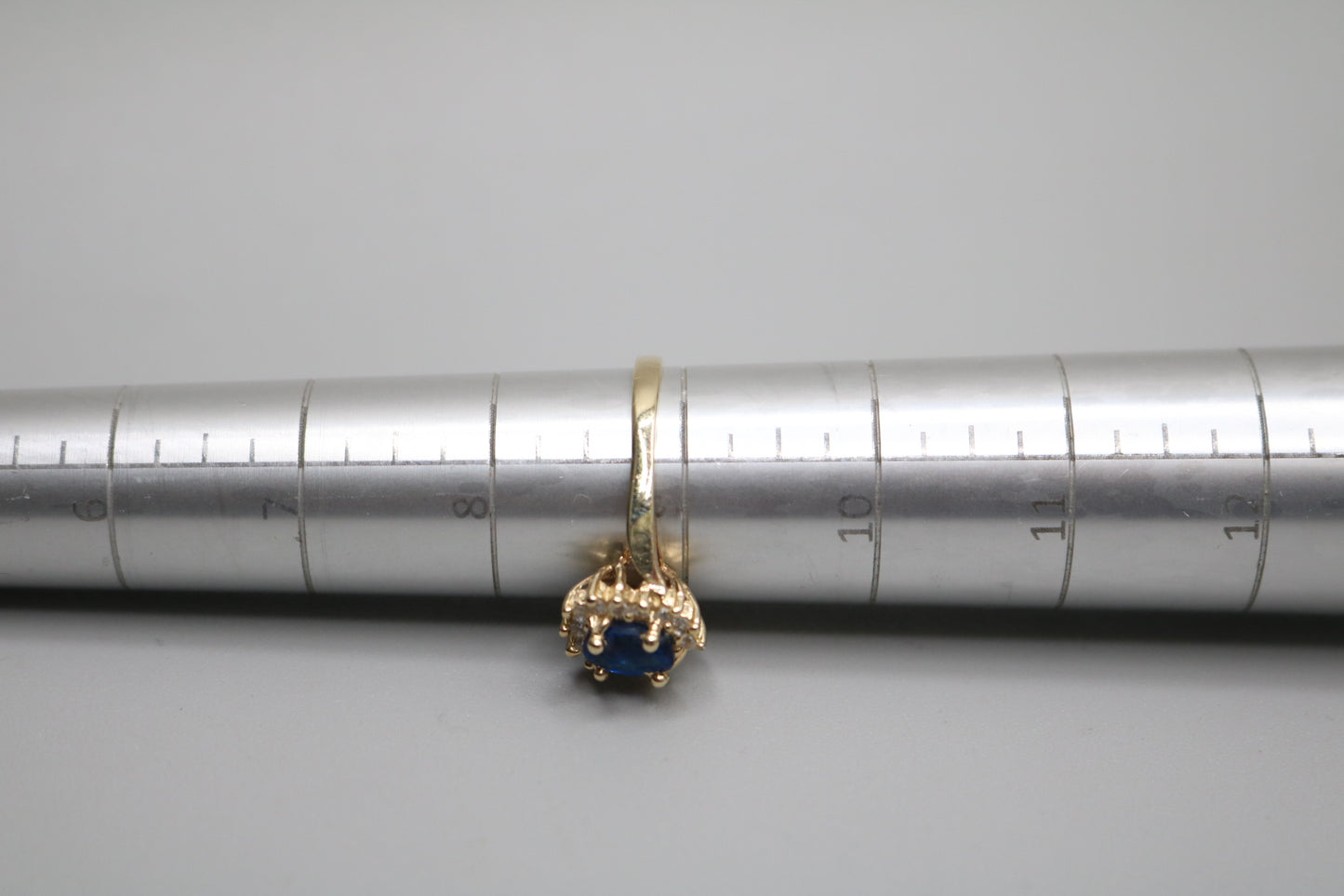 14K Yellow Gold Blue Spinel and Clear Stone Ring (Size 8 3/4)