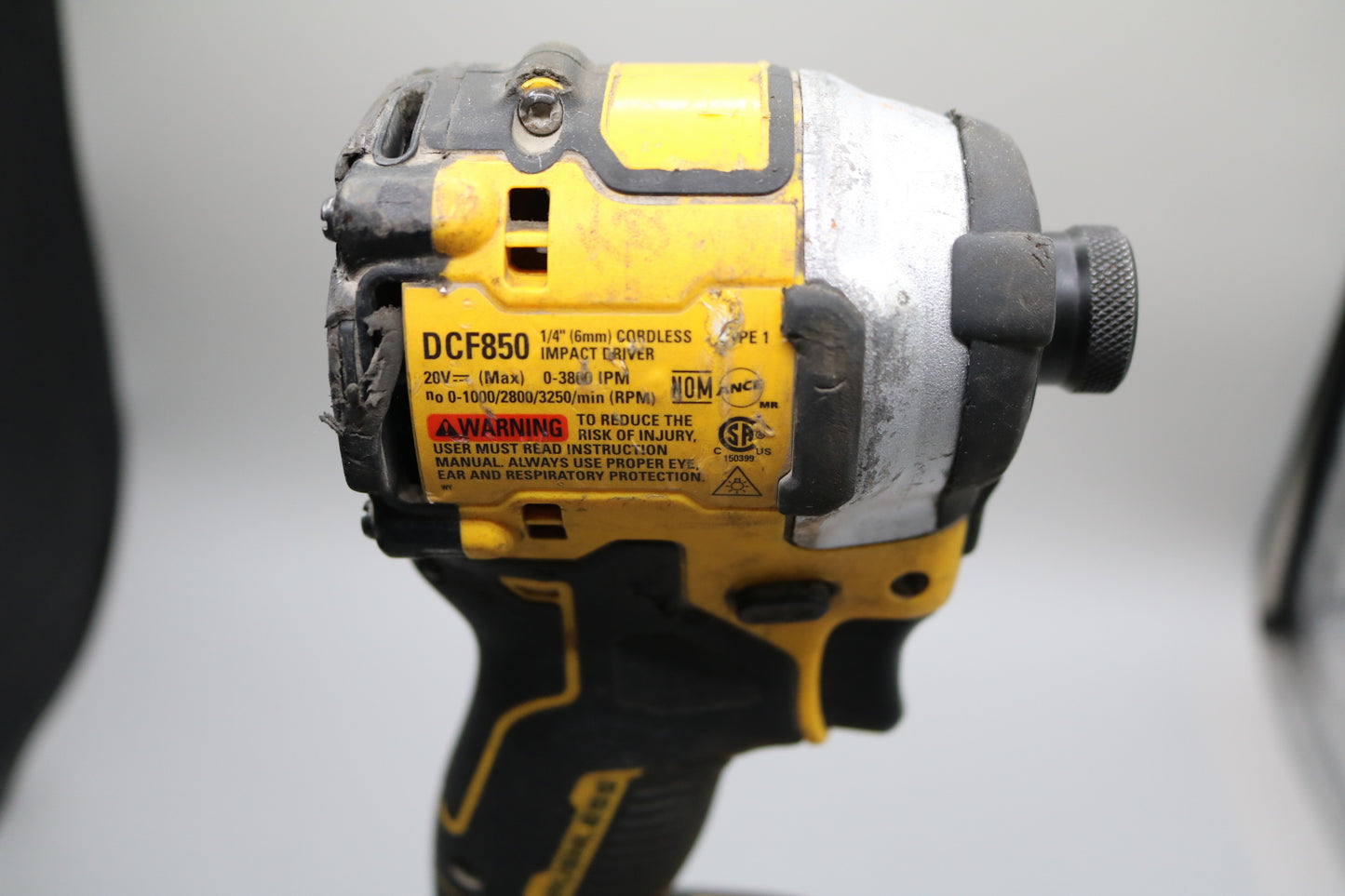 DeWALT DCF850 ATOMIC 20V MAX 1/4" Li-Ion 3-Speed Impact Driver With 4ah Battery & Charger