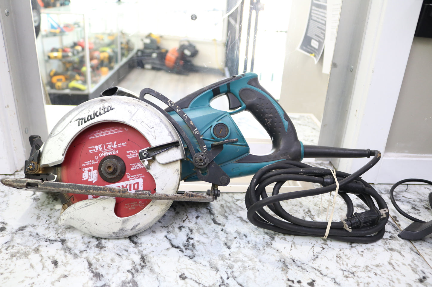 Makita 5477NB 7-1/4" Hypoid Circular Saw Corded (No Shipping)