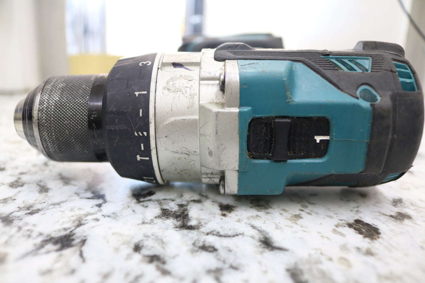 Makita XPH14 18V LXT Brushless 1/2 In Hammer Driver Drill Charger and A Battery