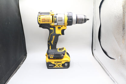 DeWalt DCD999 Hammer Drill with 20V 5 AH Battery