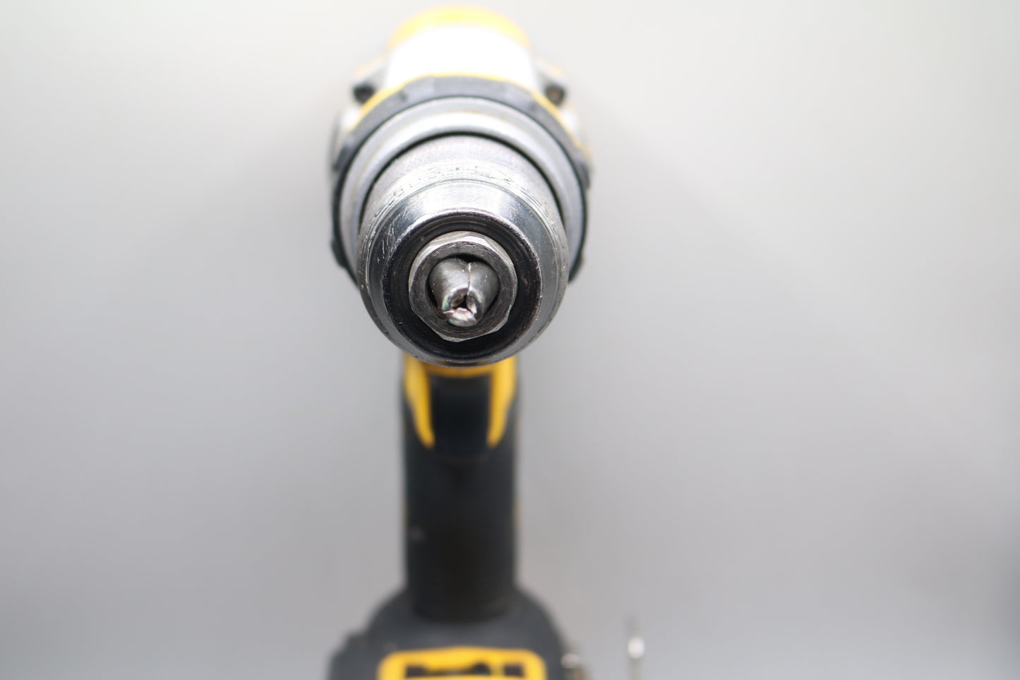 DeWalt DCD999 Hammer Drill with 20V 5 AH Battery