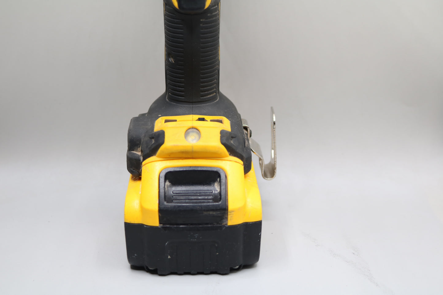 DeWalt DCD999 Hammer Drill with 20V 5 AH Battery
