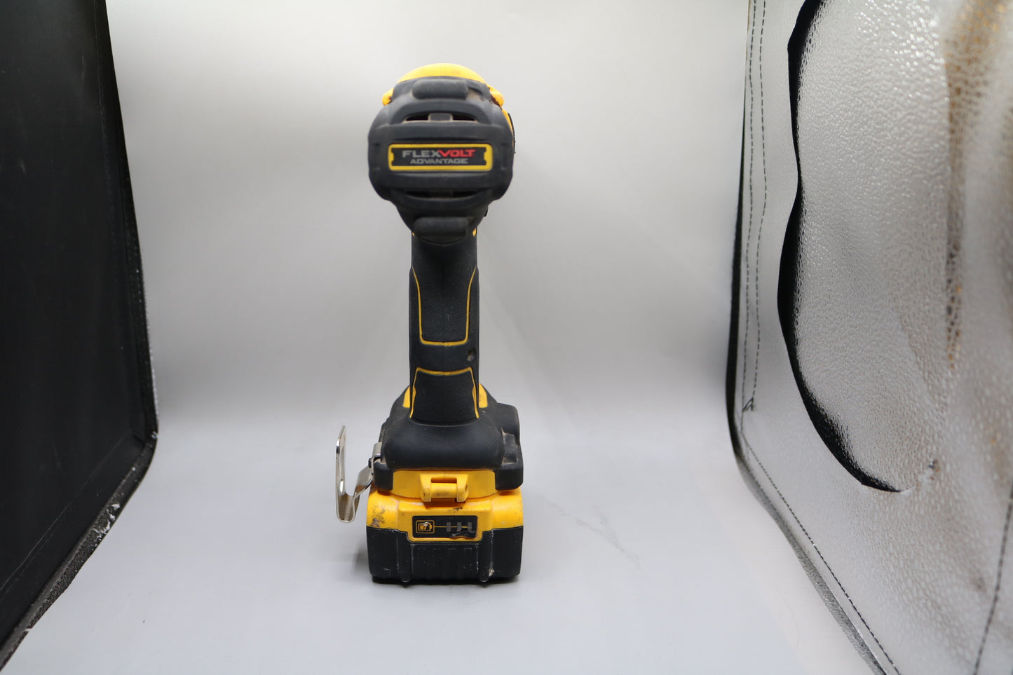 DeWalt DCD999 Hammer Drill with 20V 5 AH Battery