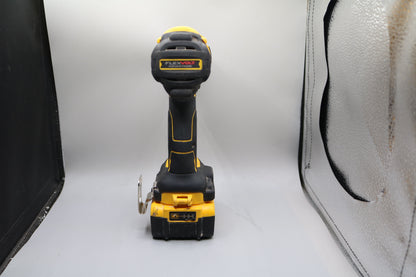 DeWalt DCD999 Hammer Drill with 20V 5 AH Battery