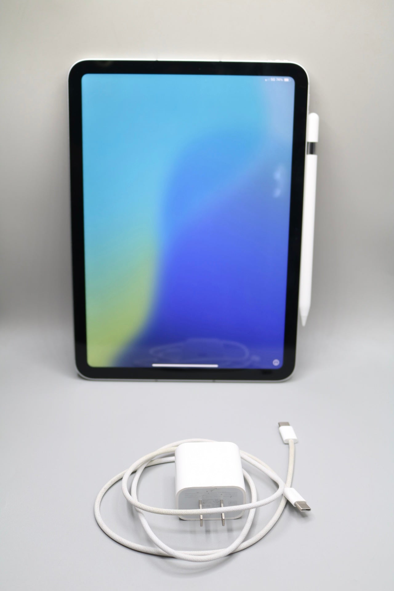 Apple iPad A2757 with Apple Pen A3085