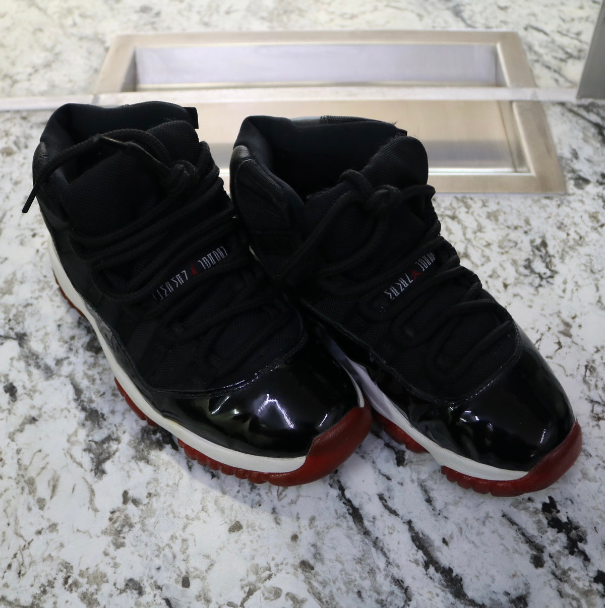Air Jordan 11 Retro Bred 2001 Release (Size 7 Men)