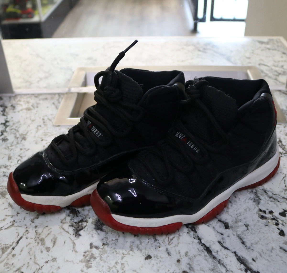 Air Jordan 11 Retro Bred 2001 Release (Size 7 Men)