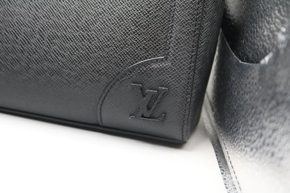 Louis Vuitton M30810 Taiga Slim Briefcase Black (15"W x 11.5"H x 1.5"D) (No Shipping)