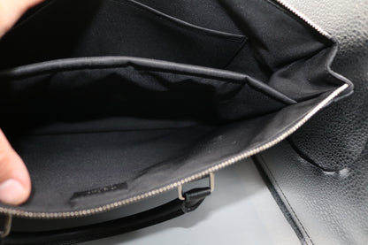 Louis Vuitton M30810 Taiga Slim Briefcase Black (15"W x 11.5"H x 1.5"D) (No Shipping)