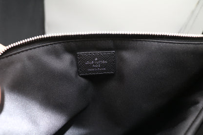 Louis Vuitton M30810 Taiga Slim Briefcase Black (15"W x 11.5"H x 1.5"D) (No Shipping)