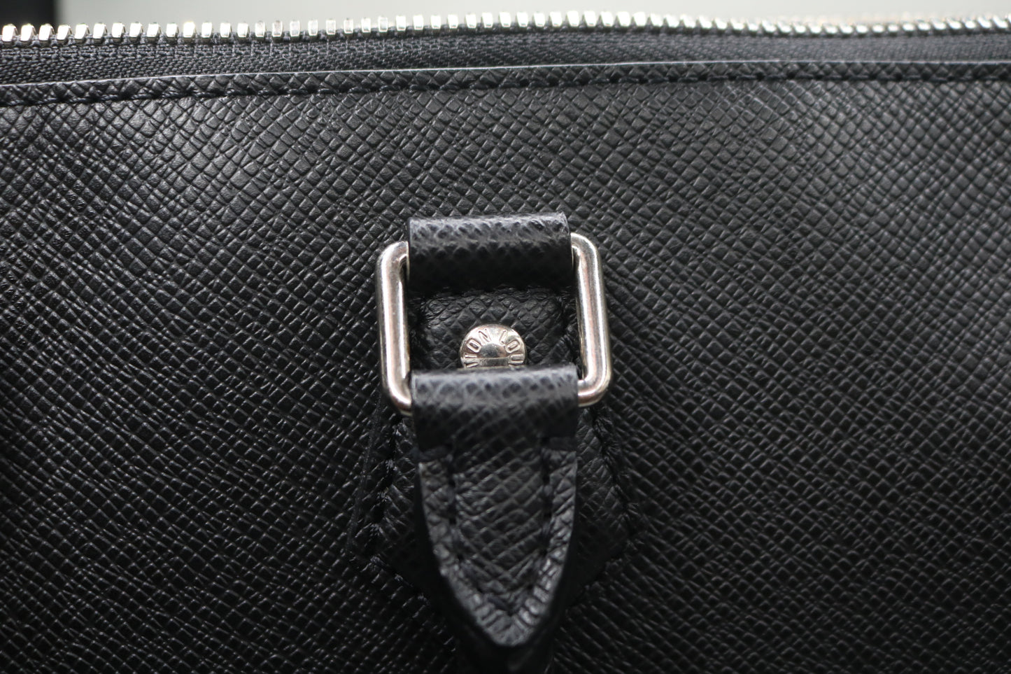 Louis Vuitton M30810 Taiga Slim Briefcase Black (15"W x 11.5"H x 1.5"D) (No Shipping)