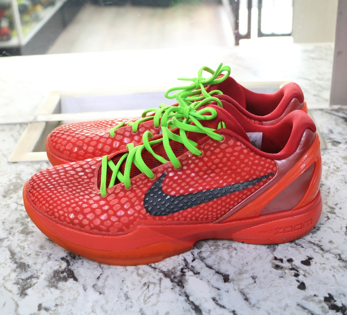 Kobe 6 Protro Reverse Grinch (Size 10)