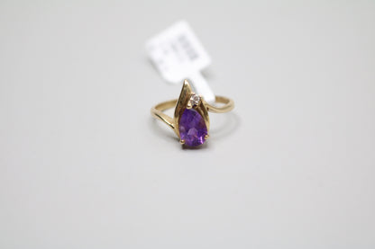 14K Yellow Gold Fancy Solitaire Amethyst Ring (Size 7 1/4)