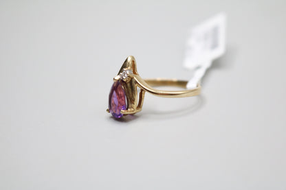 14K Yellow Gold Fancy Solitaire Amethyst Ring (Size 7 1/4)