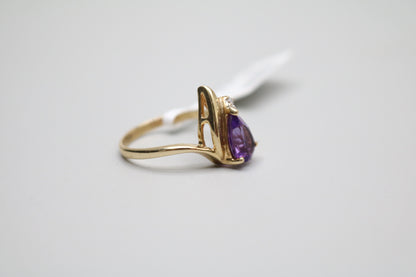 14K Yellow Gold Fancy Solitaire Amethyst Ring (Size 7 1/4)