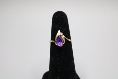 14K Yellow Gold Fancy Solitaire Amethyst Ring (Size 7 1/4)