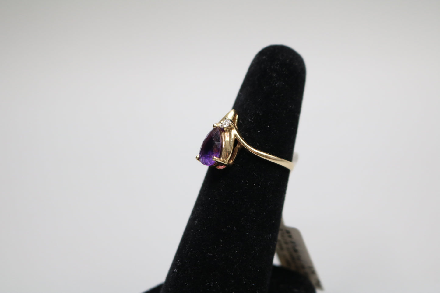 14K Yellow Gold Fancy Solitaire Amethyst Ring (Size 7 1/4)