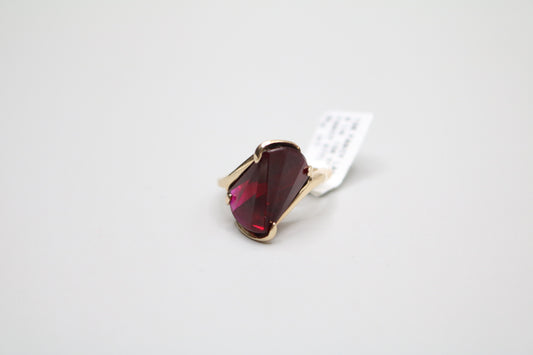 10K Yellow Gold Fancy Vintage Triangular Shaped Ring (Size 5 3/4)