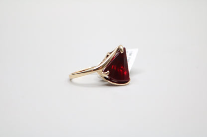 10K Yellow Gold Fancy Vintage Triangular Shaped Ring (Size 5 3/4)