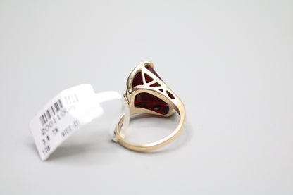 10K Yellow Gold Fancy Vintage Triangular Shaped Ring (Size 5 3/4)