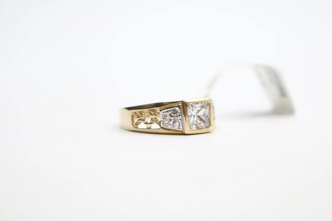 14k Yellow Gold Fancy Ring w/Clear Stones (Size 10 1/2)