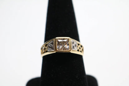 14k Yellow Gold Fancy Ring w/Clear Stones (Size 10 1/2)