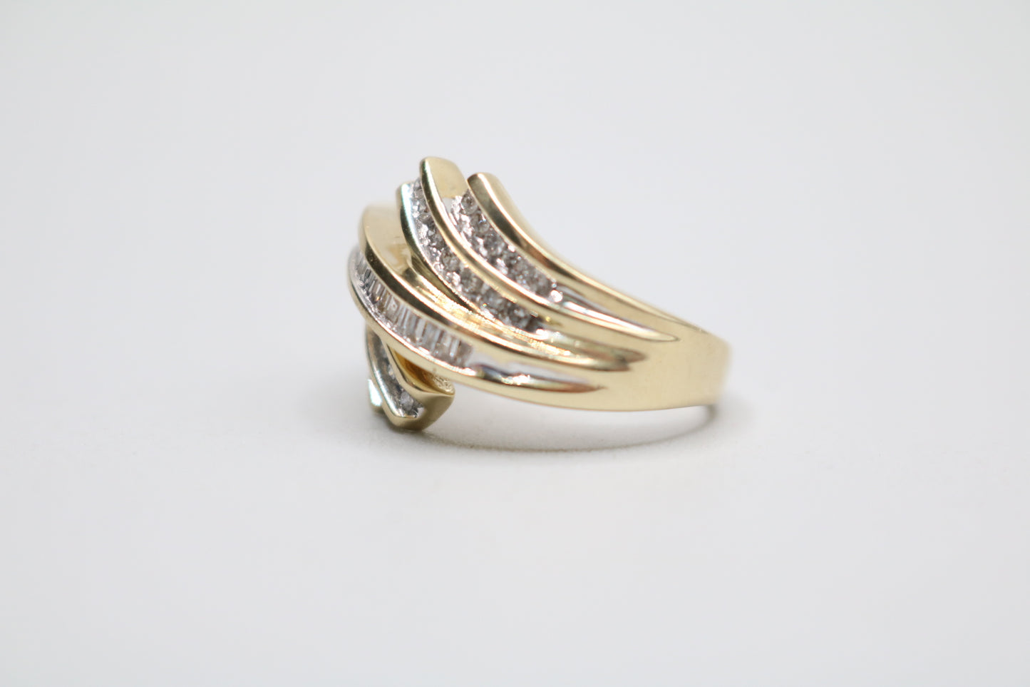10K Yellow Gold Lady's Diamond Cocktail Ring (Size 6 1/2)