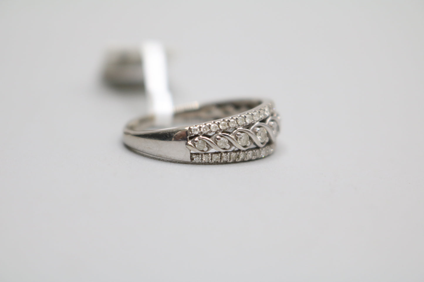 10K White Gold Diamond Unisex Band Ring (Size 9)