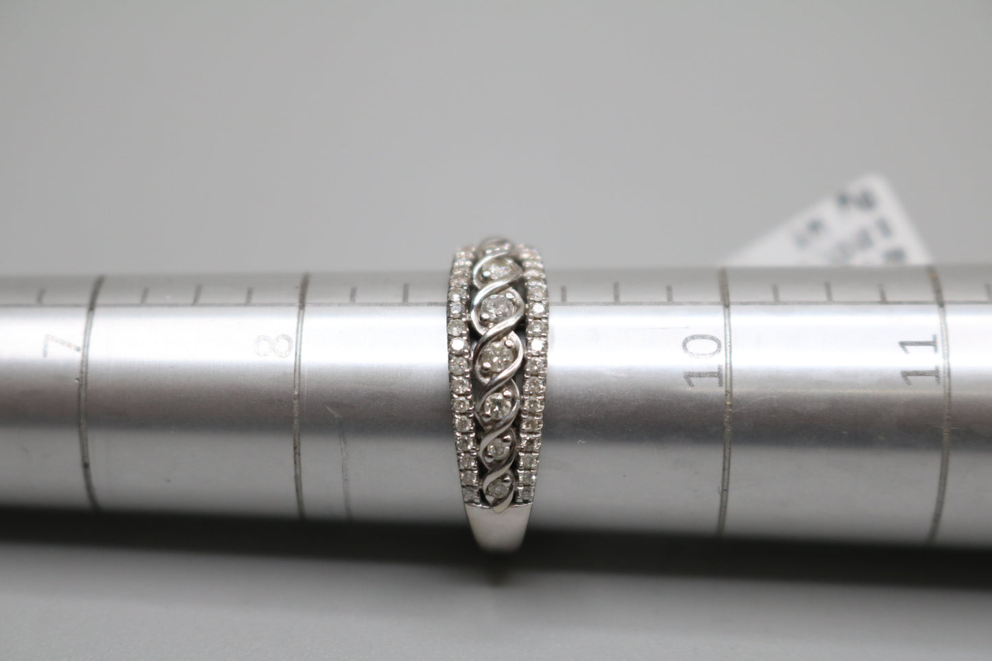 10K White Gold Diamond Unisex Band Ring (Size 9)