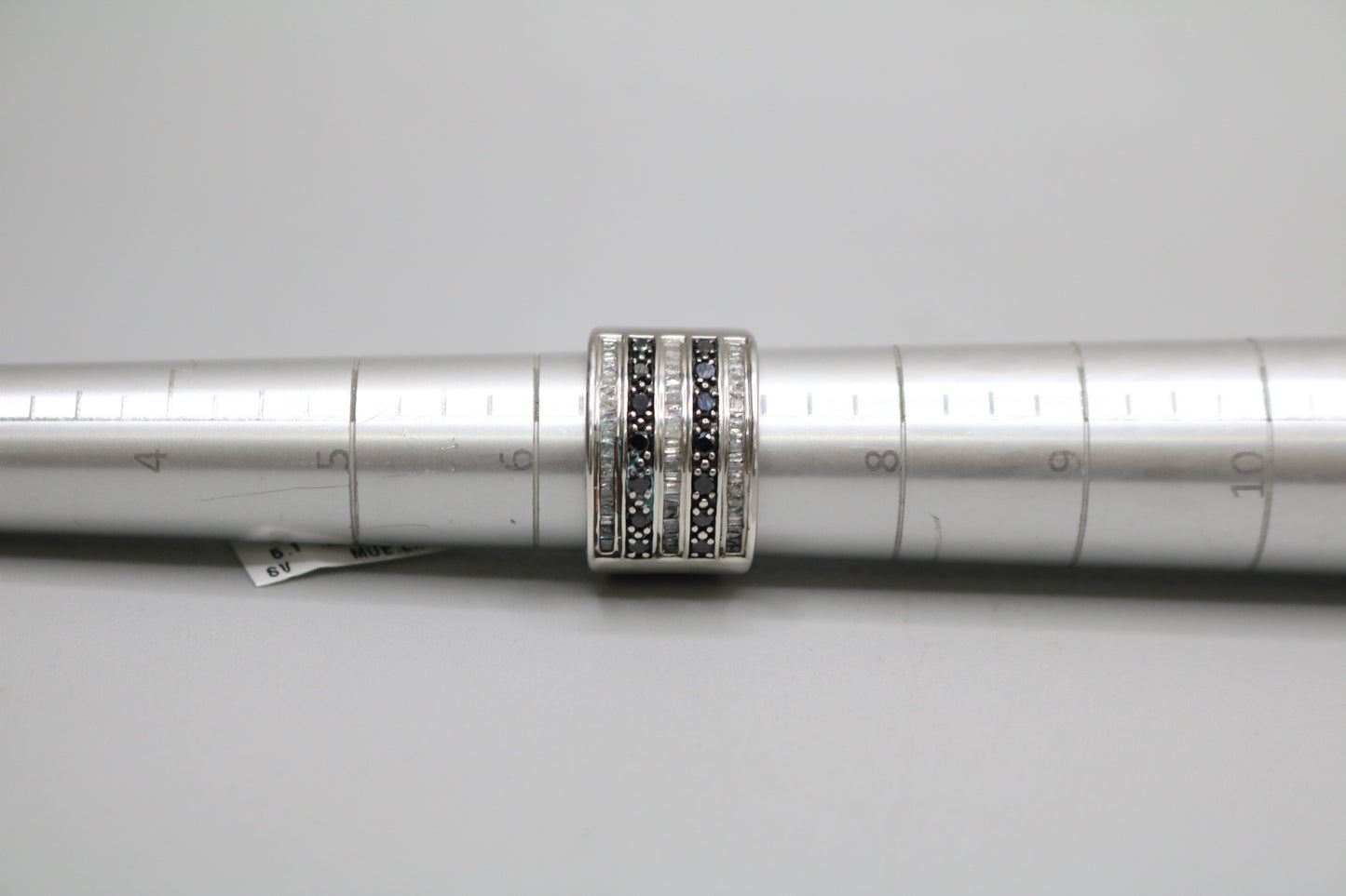 Sterling Silver Diamond Cluster Band Ring (Size 6 3/4) (0.60 CTW)