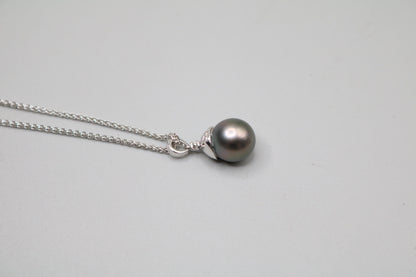 18K White Gold Wheat Chain With Black Pearl Diamond Charm (17 Inches)